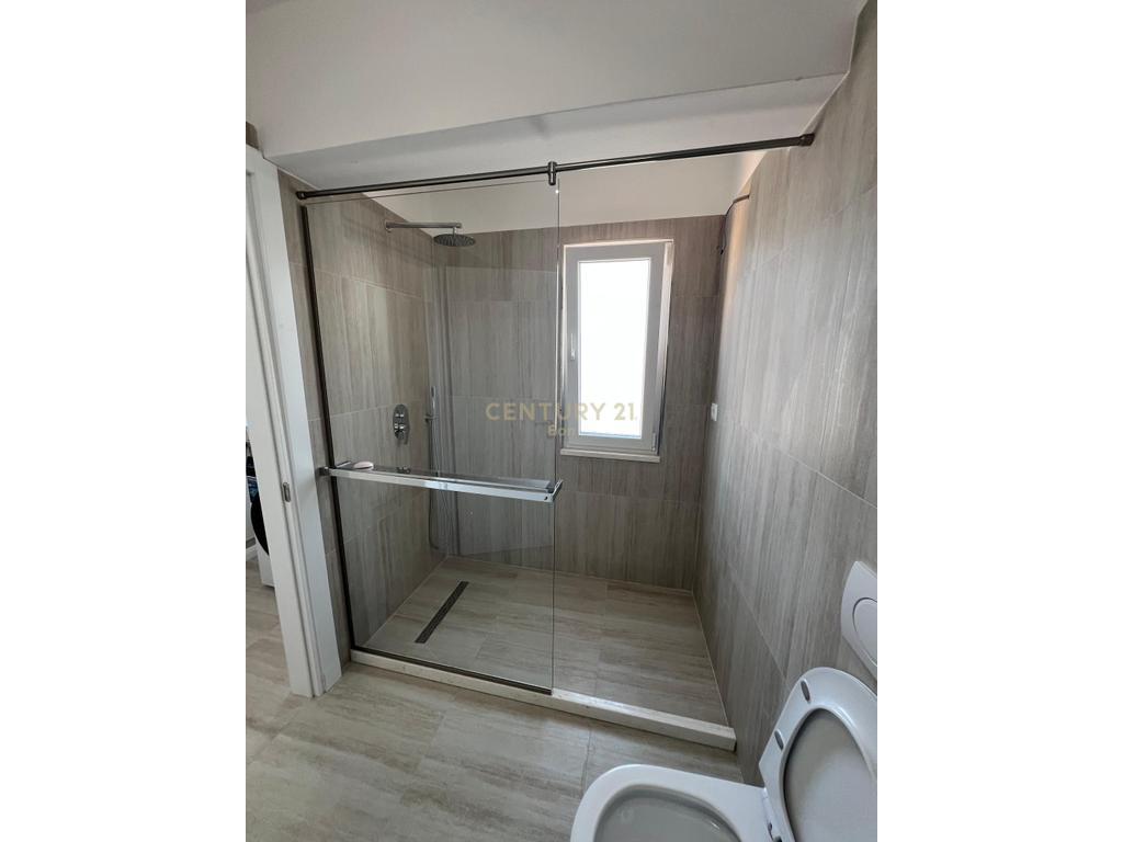 Jepet me Qira Afatgjatë Apartament 2+1 në Qendër të Durrësit !