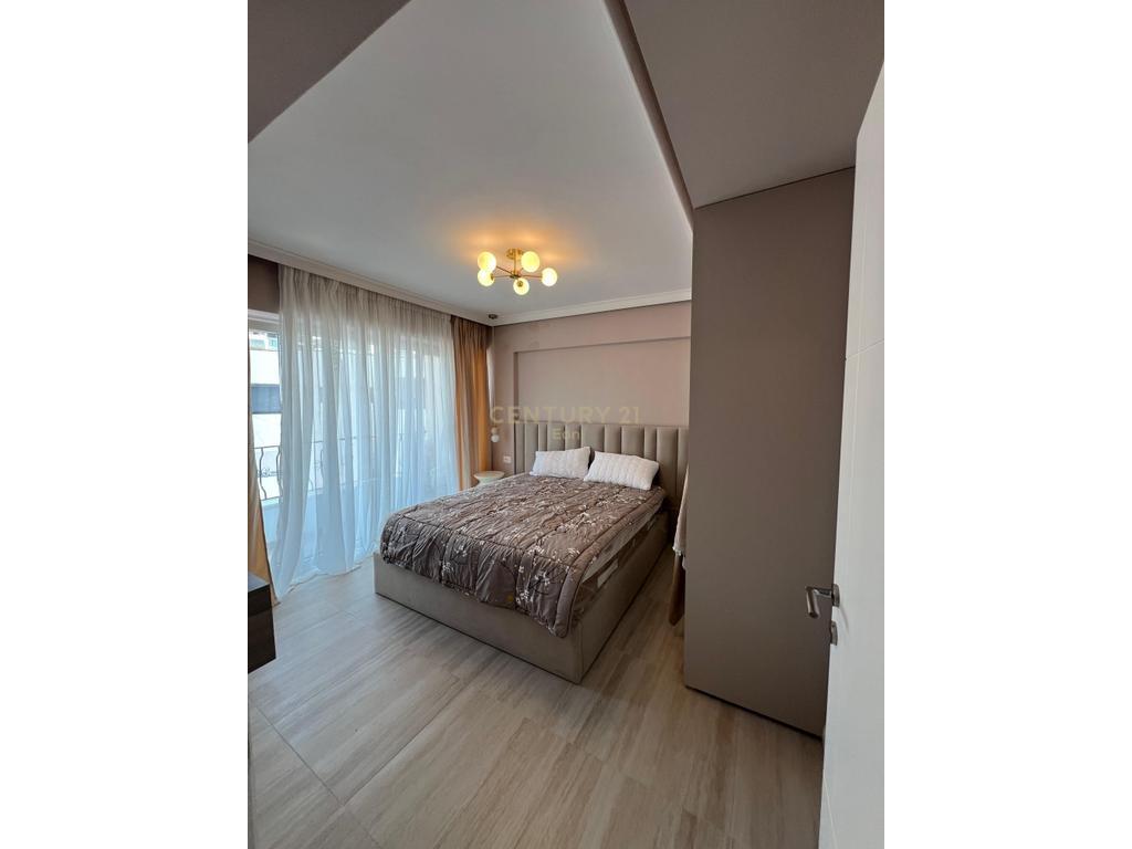 Jepet me Qira Afatgjatë Apartament 2+1 në Qendër të Durrësit !