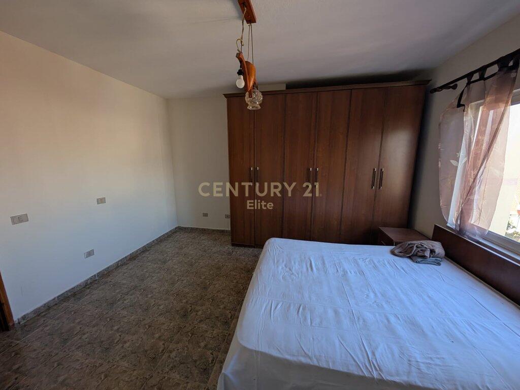 Jepet me qira apartament 2+1+2 ne Rrugen e Kavajes.