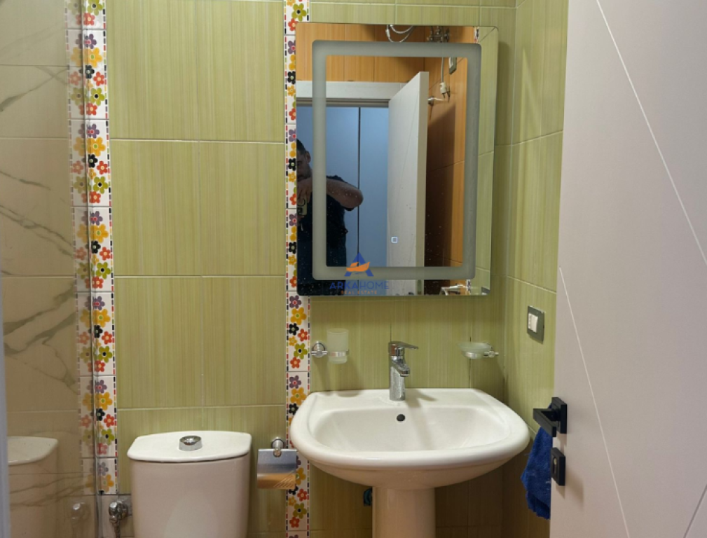 FOR RENT 3+1+2+VERANDA+BALCONY "MARTENITETI I RI" 750 EURO (PARKING SPACE INCLUDED).