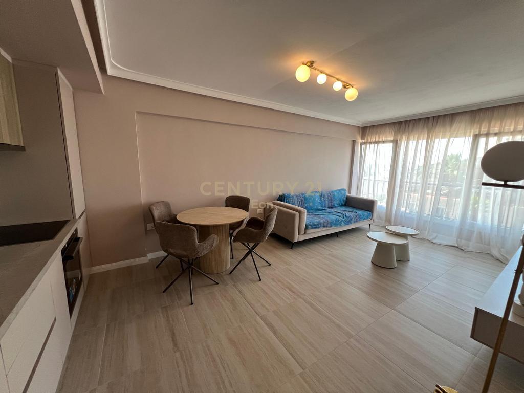 Jepet me Qira Afatgjatë Apartament 2+1 në Qendër të Durrësit !