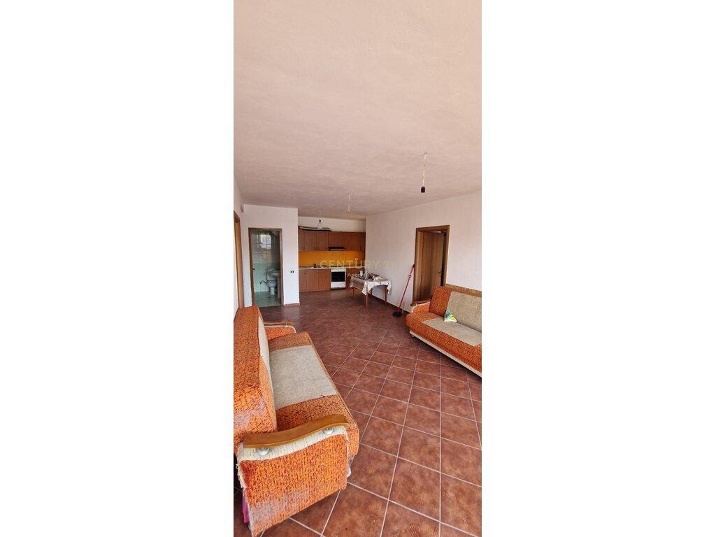Shitet apartament 3+1+2 Yzberish!