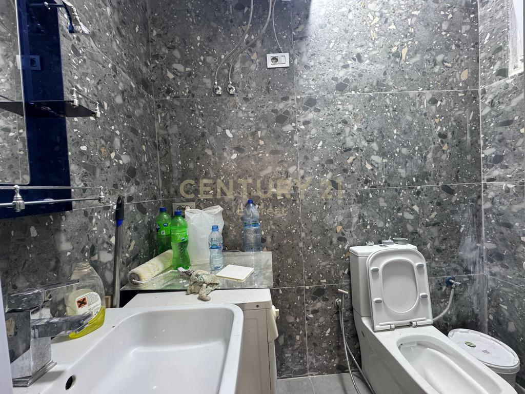 Shitet Apartament 1+1 – Midis Brrylit dhe Xhamllikut