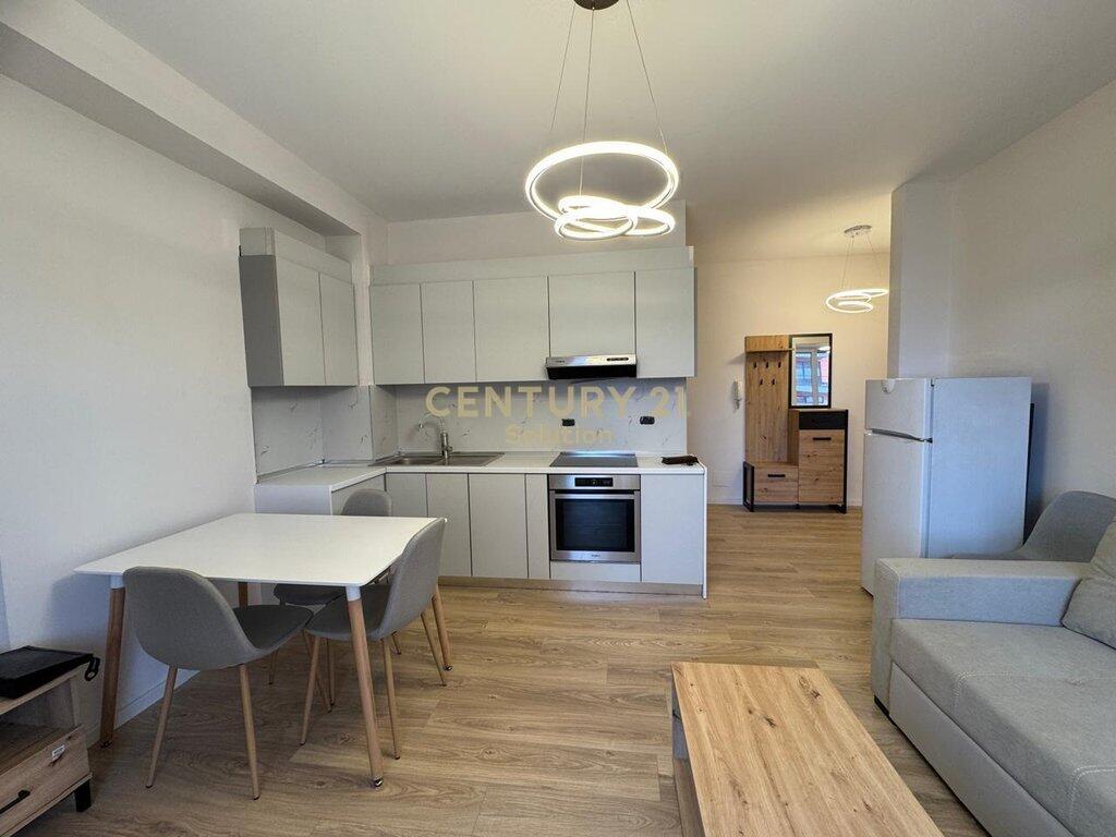 JEPET ME QIRA APARTAMENT 1+1+POST PARKIMI TEK KOMUNA E PARISIT!
