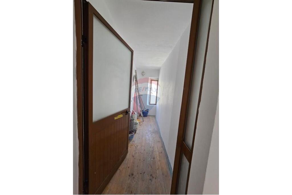 Shitet Apartament 2+1 tek Brryli