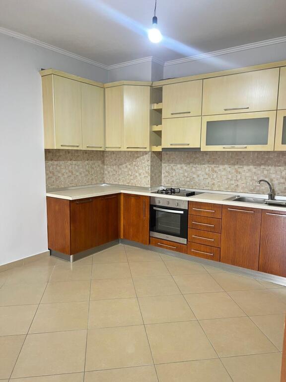 Affittasi Appartamento 2+1+1 con Balcone