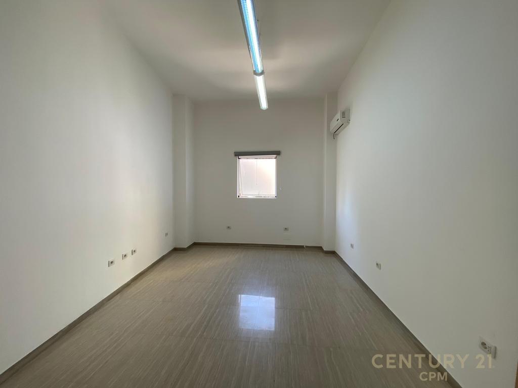 BUSINESS UNIT FOR SALE – NEAR THE NEW MATERNITY, TIRANA