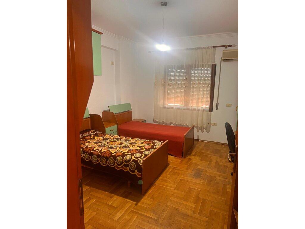 APARTAMENT 2+1+2 ME QERA,TEK RRUGA E KAVAJES-TIRANE!