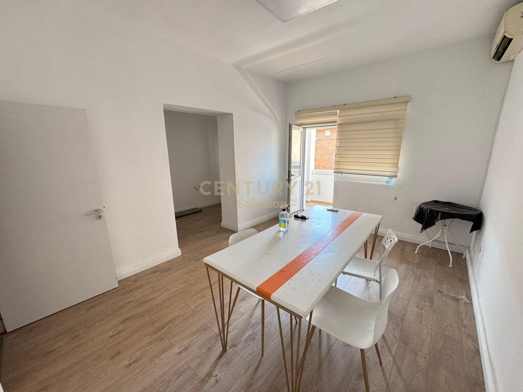 APPARTAMENTO PER UFFICI 3+1 A BLLOK VICINO A BARONESHA !