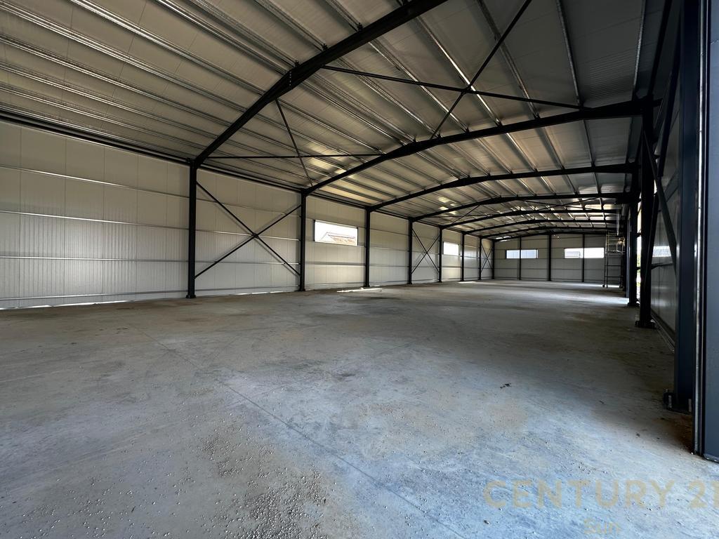 Magazzino in Affitto – Zona Industriale, Kamëz