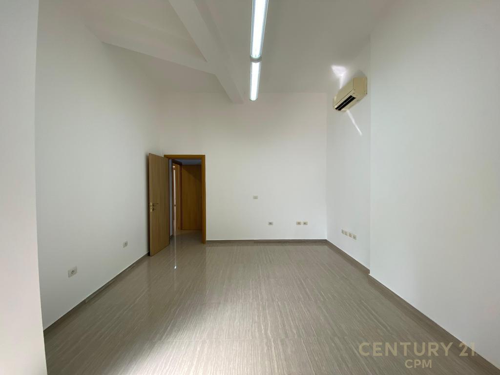 BUSINESS UNIT FOR SALE – NEAR THE NEW MATERNITY, TIRANA