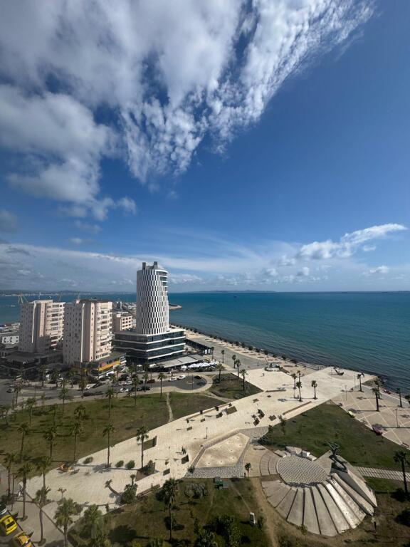Shitet Penthouse me pamje nga deti ne zonen e Vollges.