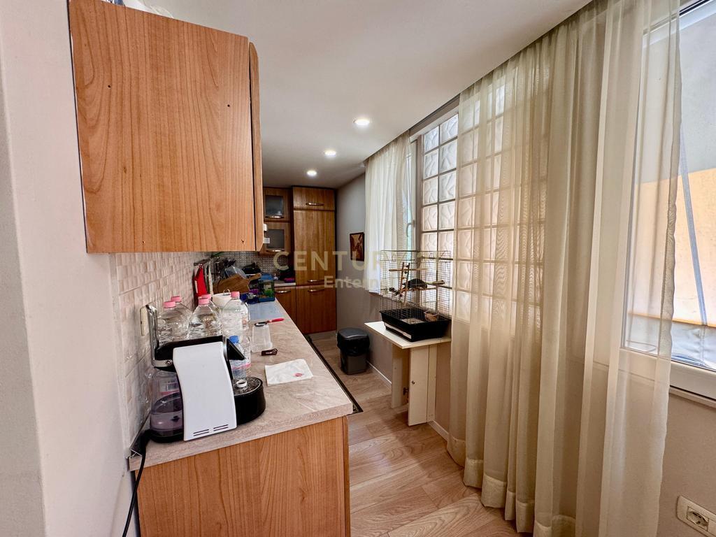 JEPET ME QIRA APARTAMENT 1+1+POST PARKIMI TEK KOMUNA E PARISIT!     Sol120031