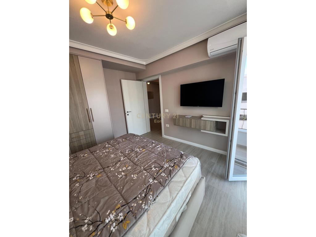 Jepet me Qira Afatgjatë Apartament 2+1 në Qendër të Durrësit !