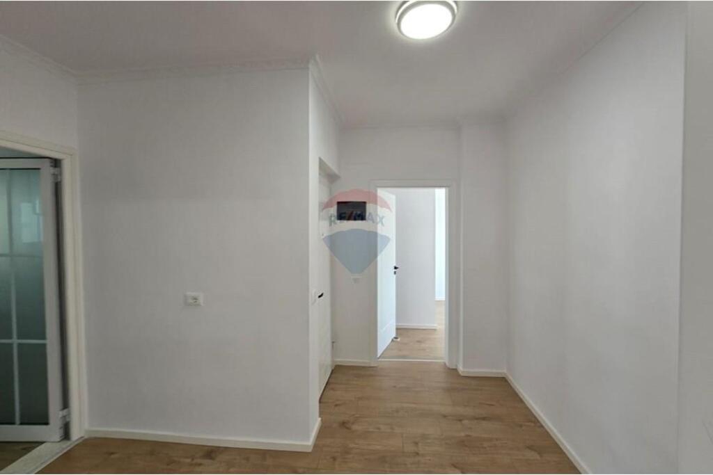 Shitet Apartament 2+1 tek Brryli