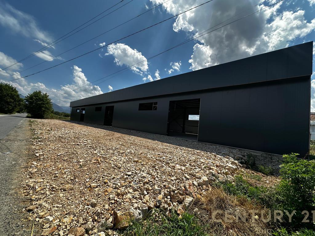 Magazzino in Affitto – Zona Industriale, Kamëz