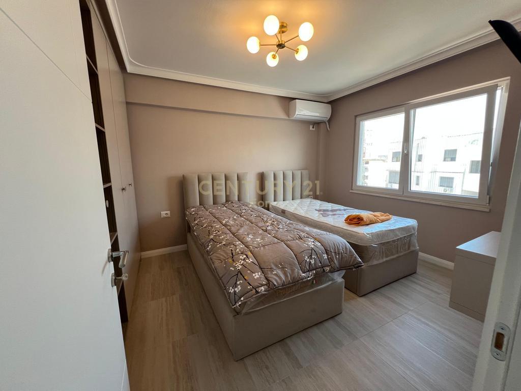 Jepet me Qira Afatgjatë Apartament 2+1 në Qendër të Durrësit !