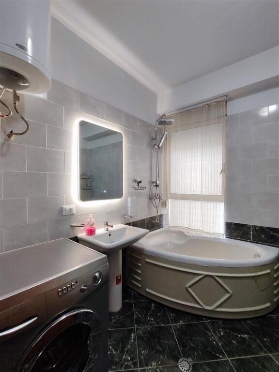 APARTAMENT ME QERA 2+1+PARKIM DELIJORGJ 850 EURO