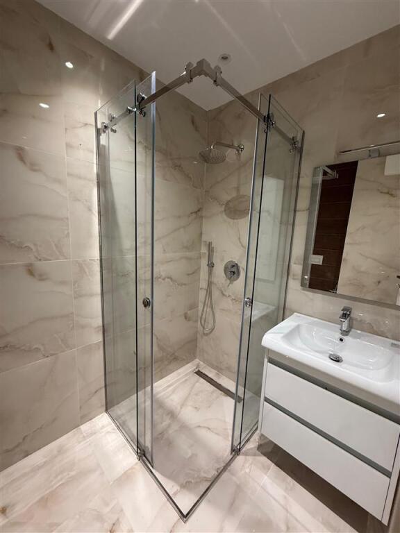E GJENI VETEM TE NE , APARTAMENT 2+1+2+POST PARKIMI TE PARKU OLIMPIK TIRANE