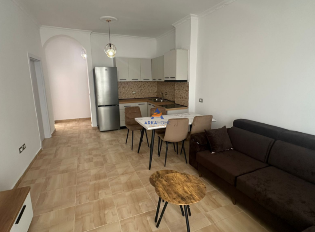 FOR RENT 3+1+2+VERANDA+BALCONY "MARTENITETI I RI" 750 EURO (PARKING SPACE INCLUDED).