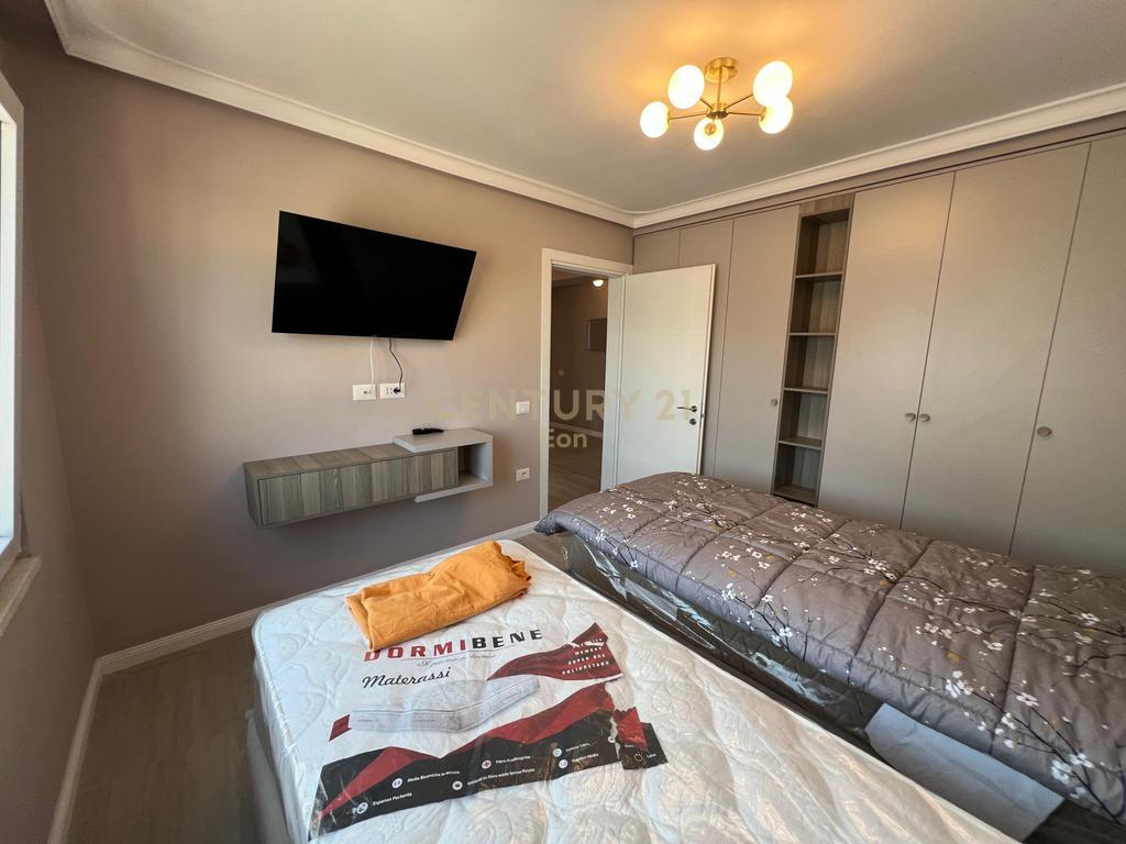 Jepet me Qira Afatgjatë Apartament 2+1 në Qendër të Durrësit !
