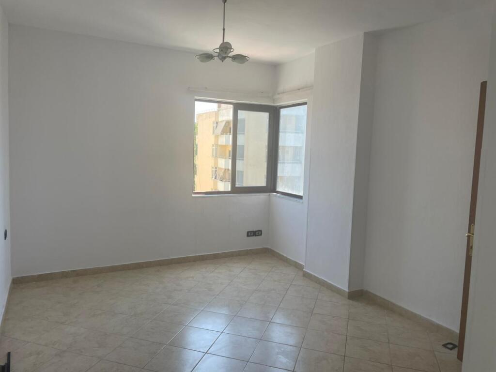 VENDESI APPARTAMENTO 1+1 SPIAGGIA ILIRIA DURRES
