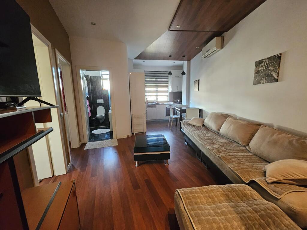 Jepet me Qira  apartament 2+1   tek  Stacioni Trenit  