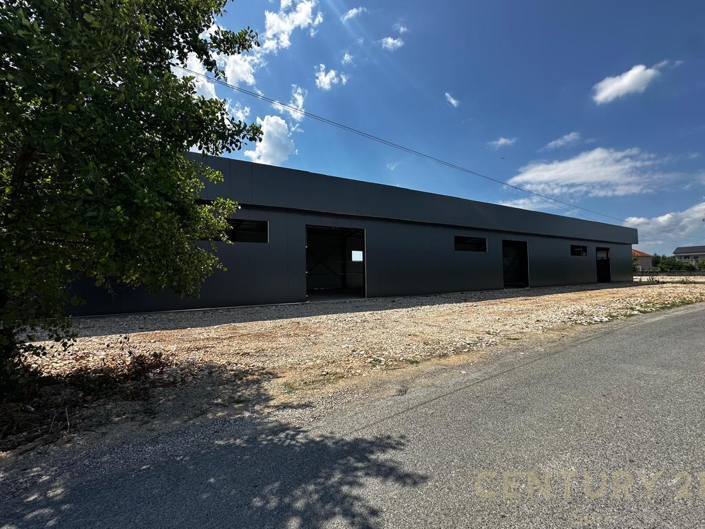 Magazzino in Affitto – Zona Industriale, Kamëz