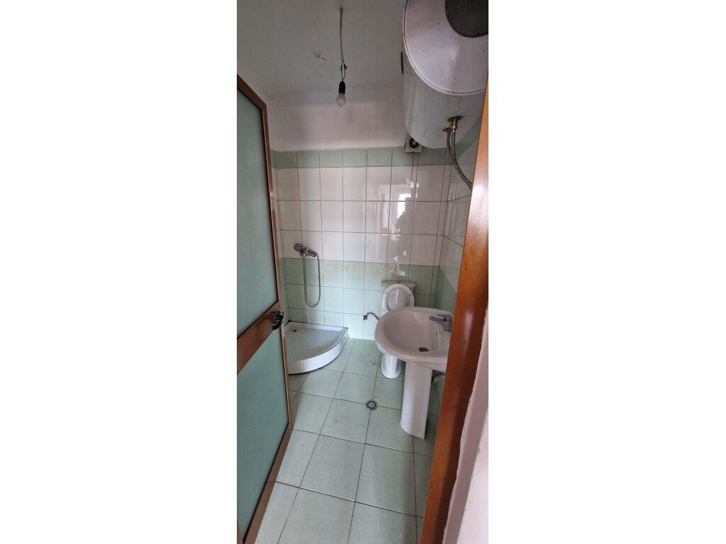 Shitet apartament 3+1+2 Yzberish!