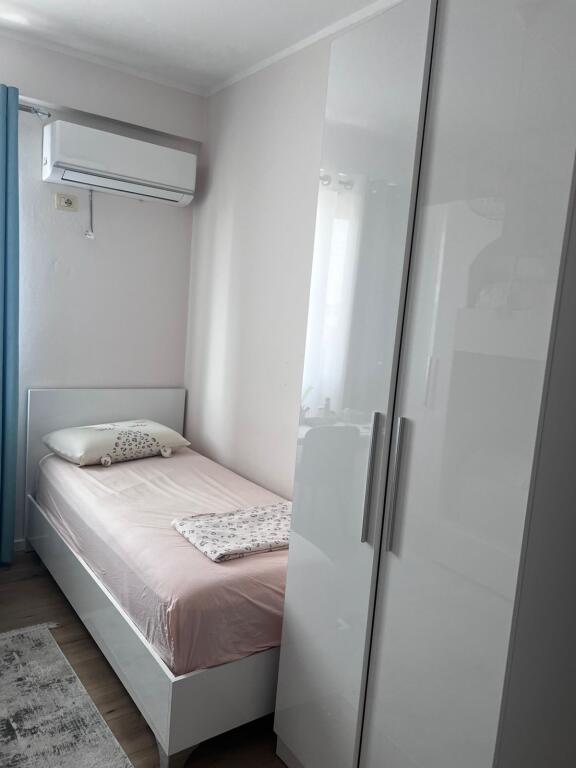 Jepet me qira 2+1+parkim XHAMLLIK 600€