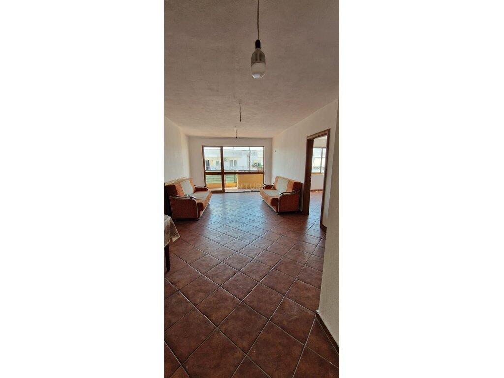 Shitet apartament 3+1+2 Yzberish!