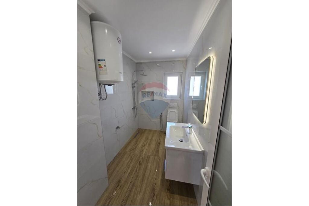 Shitet Apartament 2+1 tek Brryli