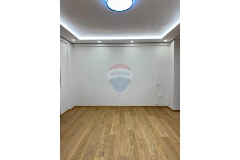 Apartament 2+1+2 prane Gjimnazit Partizani! !