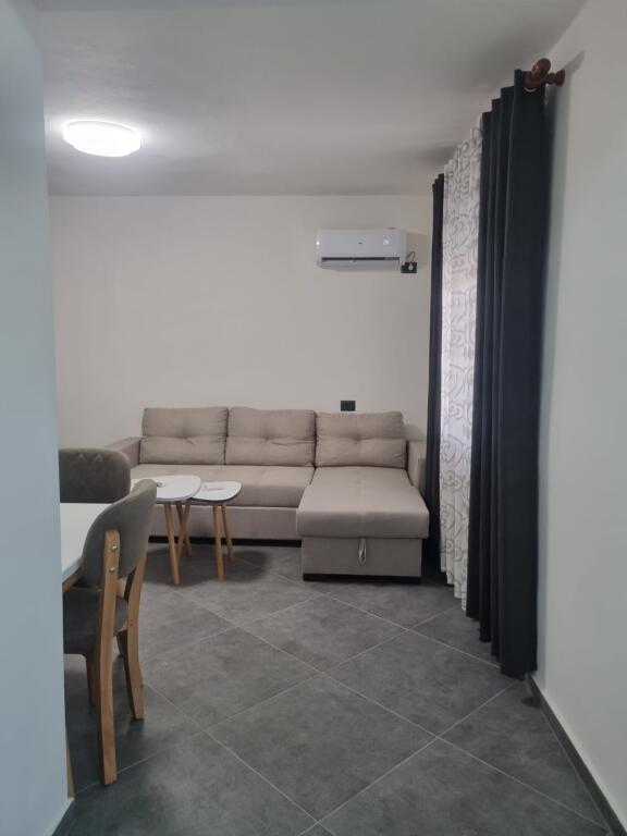 Apartament 2+1 per qira tek Rruga Riza Cerova