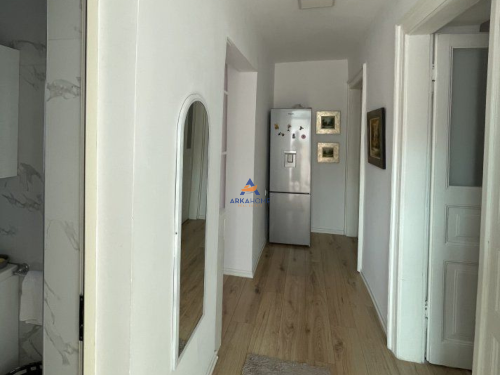 AFFITTASI APPARTAMENTO 1+1+CORTILE "MYSLYM SHYRI" 600 EURO (PARCHEGGIO INCLUSO).
