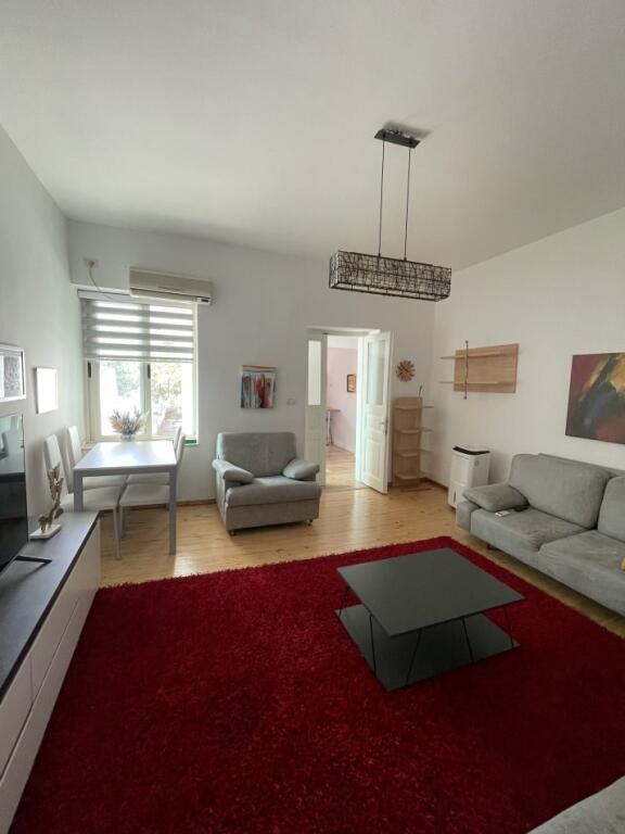 APARTAMENT ME QERA 1+1 MYSLYM SHYRI 600 EURO