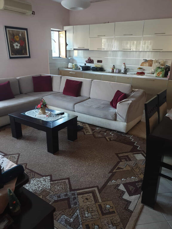 Shtepi Private 1 kateshe 3+1 tek Ish Restorant Durresi (ID BV22469) Tirane