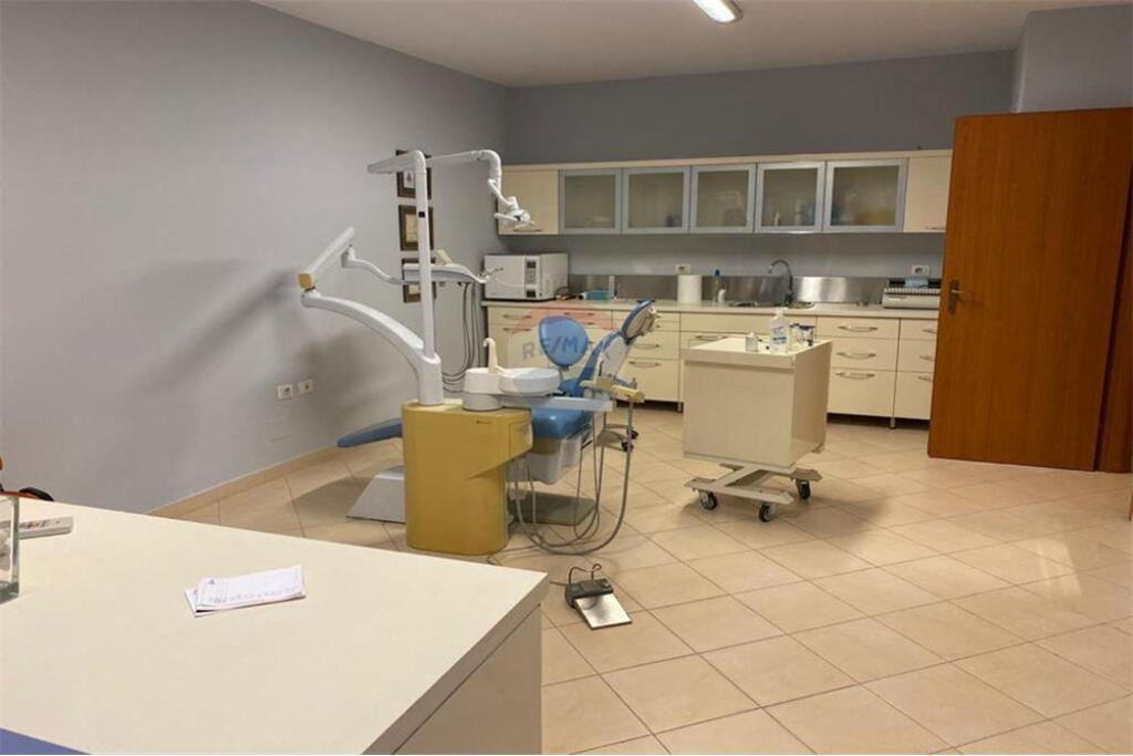 Dental clinic for rent.