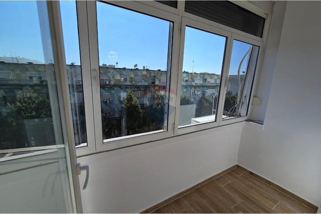 Shitet Apartament 2+1 tek Brryli