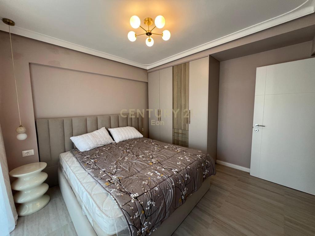 Jepet me Qira Afatgjatë Apartament 2+1 në Qendër të Durrësit !