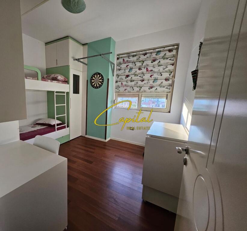 APARTAMENT ME QERA 2+1 STACIONI I TRENIT 600 EURO
