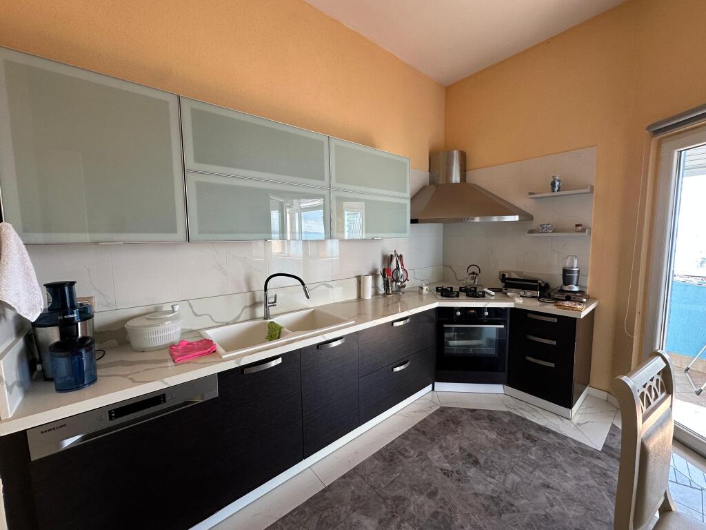 Shitet Penthouse me pamje nga deti ne zonen e Vollges.