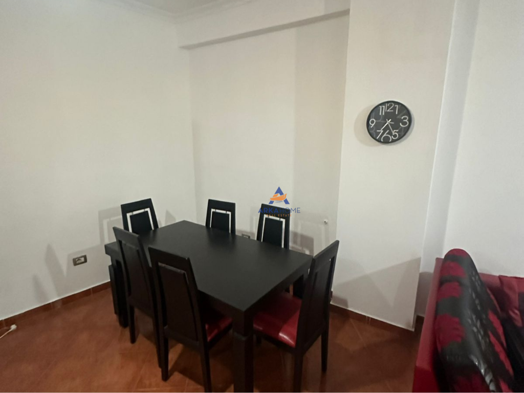AFFITTASI APPARTAMENTO 2+1+2+BALCONE "NUOVA MATERNITÀ" 500 EURO.