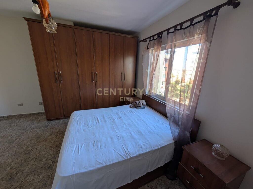 Jepet me qira apartament 2+1+2 ne Rrugen e Kavajes.