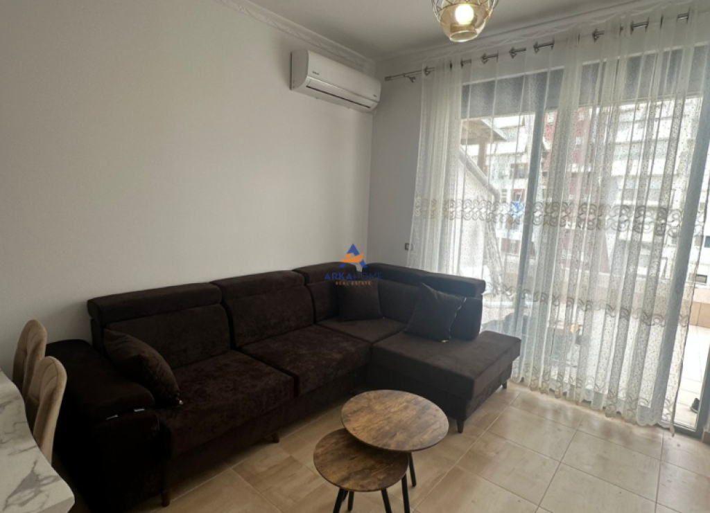 FOR RENT 3+1+2+VERANDA+BALCONY "MARTENITETI I RI" 750 EURO (PARKING SPACE INCLUDED).