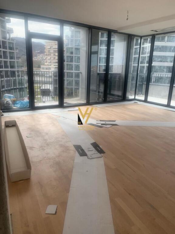 JEPET ZYRE 158 M2 ME QIRA TE LIQENI, LAKE VIEW 1.850 EURO
