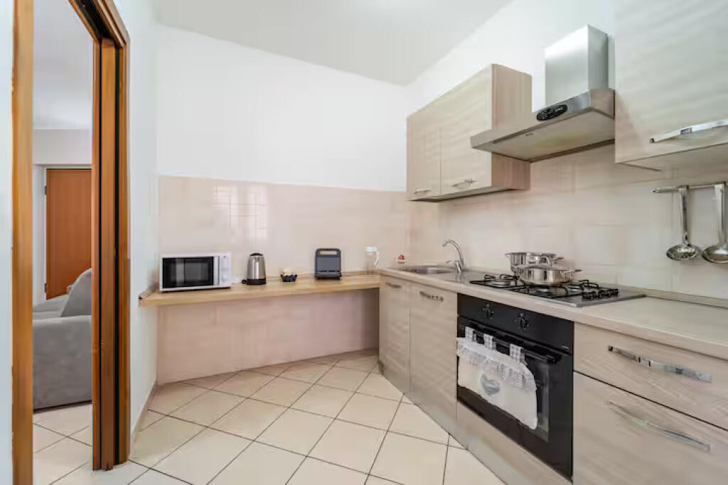 Apartment For Rent 1+1 at Zogu i Zi (ID B2101206) Tirane