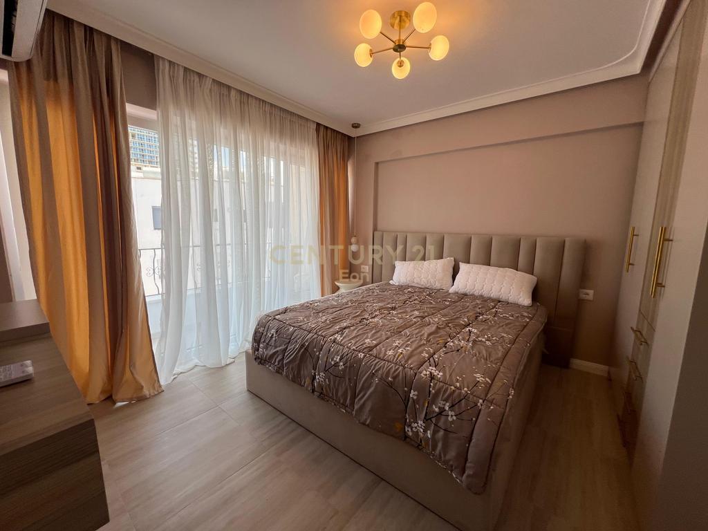 Jepet me Qira Afatgjatë Apartament 2+1 në Qendër të Durrësit !