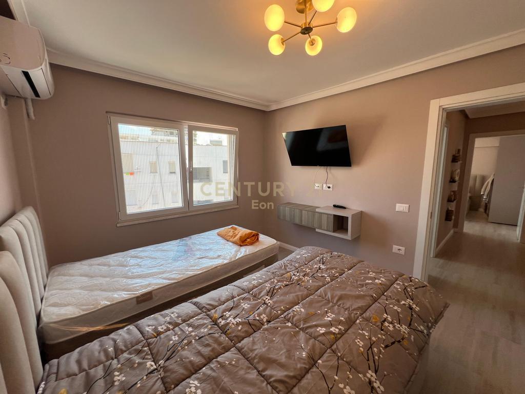 Jepet me Qira Afatgjatë Apartament 2+1 në Qendër të Durrësit !