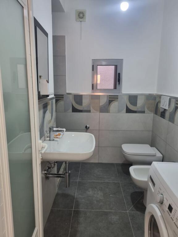 Apartament 2+1 per qira tek Rruga Riza Cerova